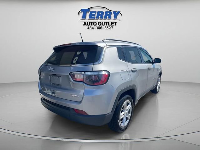 Used 2024 Jeep Compass Latitude AWD/4WD image 4