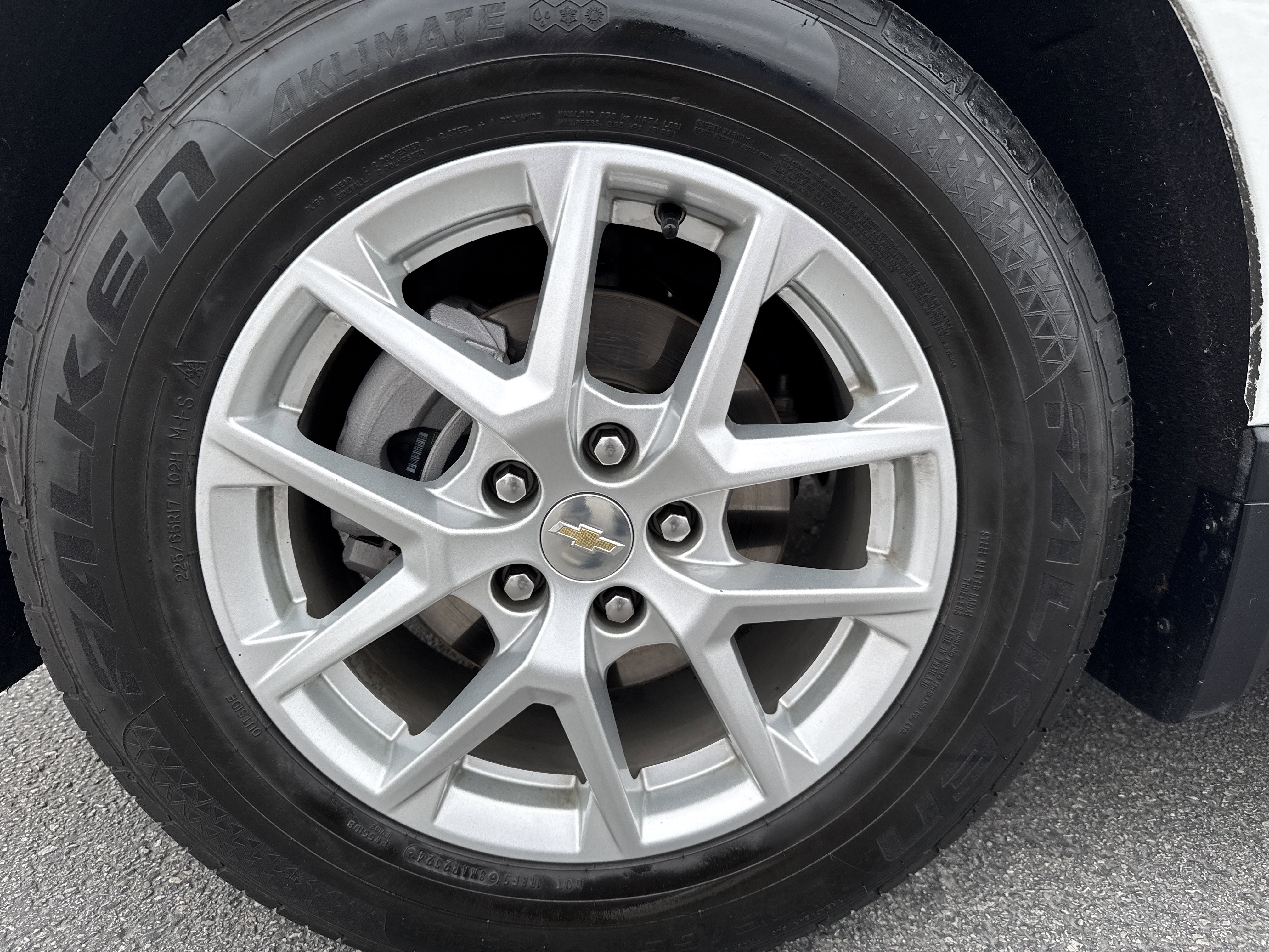 Used 2023 Chevrolet Equinox LT w/ LPO, Floor Liner Package AWD/4WD image 10