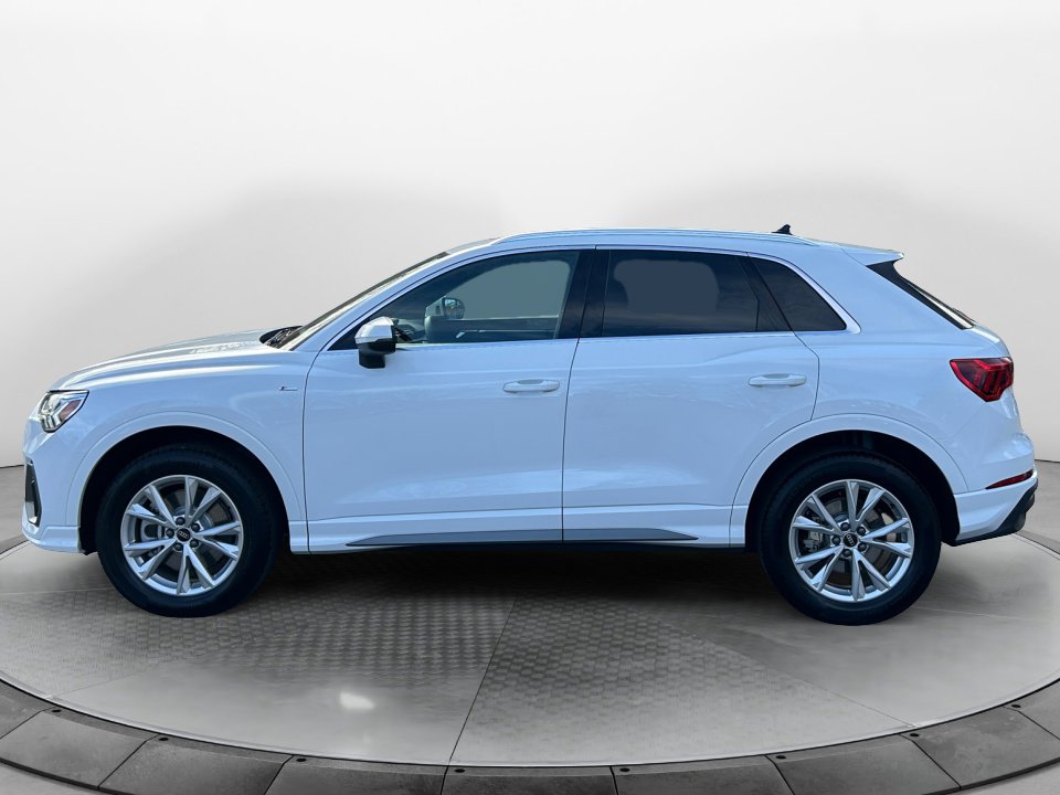 Certified 2025 Audi Q3 2.0T Premium w/ Convenience Package image 4
