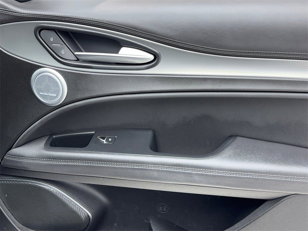 Used 2022 Alfa Romeo Stelvio Veloce image 48