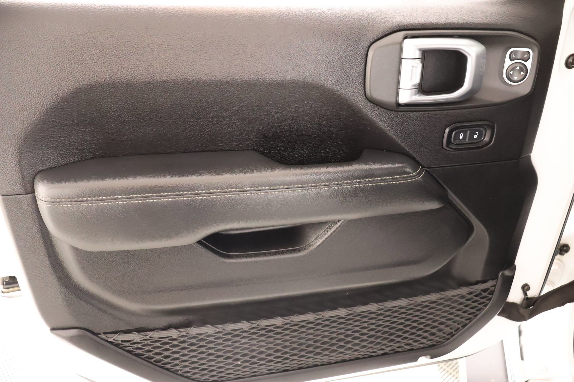 Used 2020 Jeep Wrangler Unlimited Sahara image 15