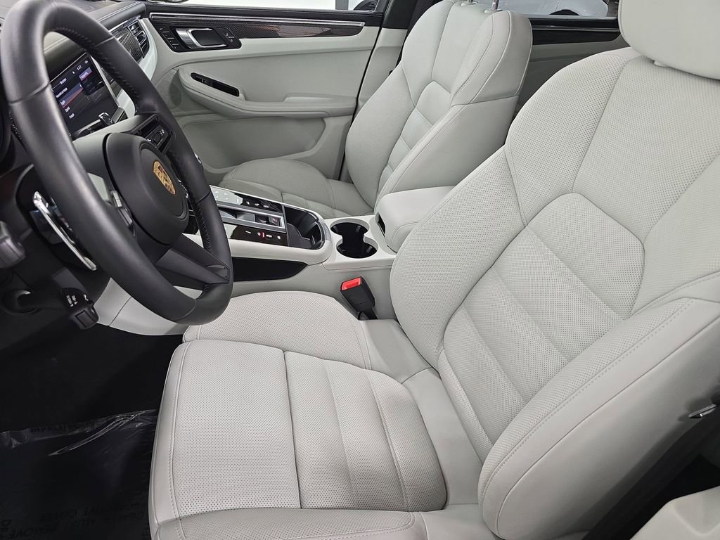 Certified 2026 Porsche Macan GTS image 5