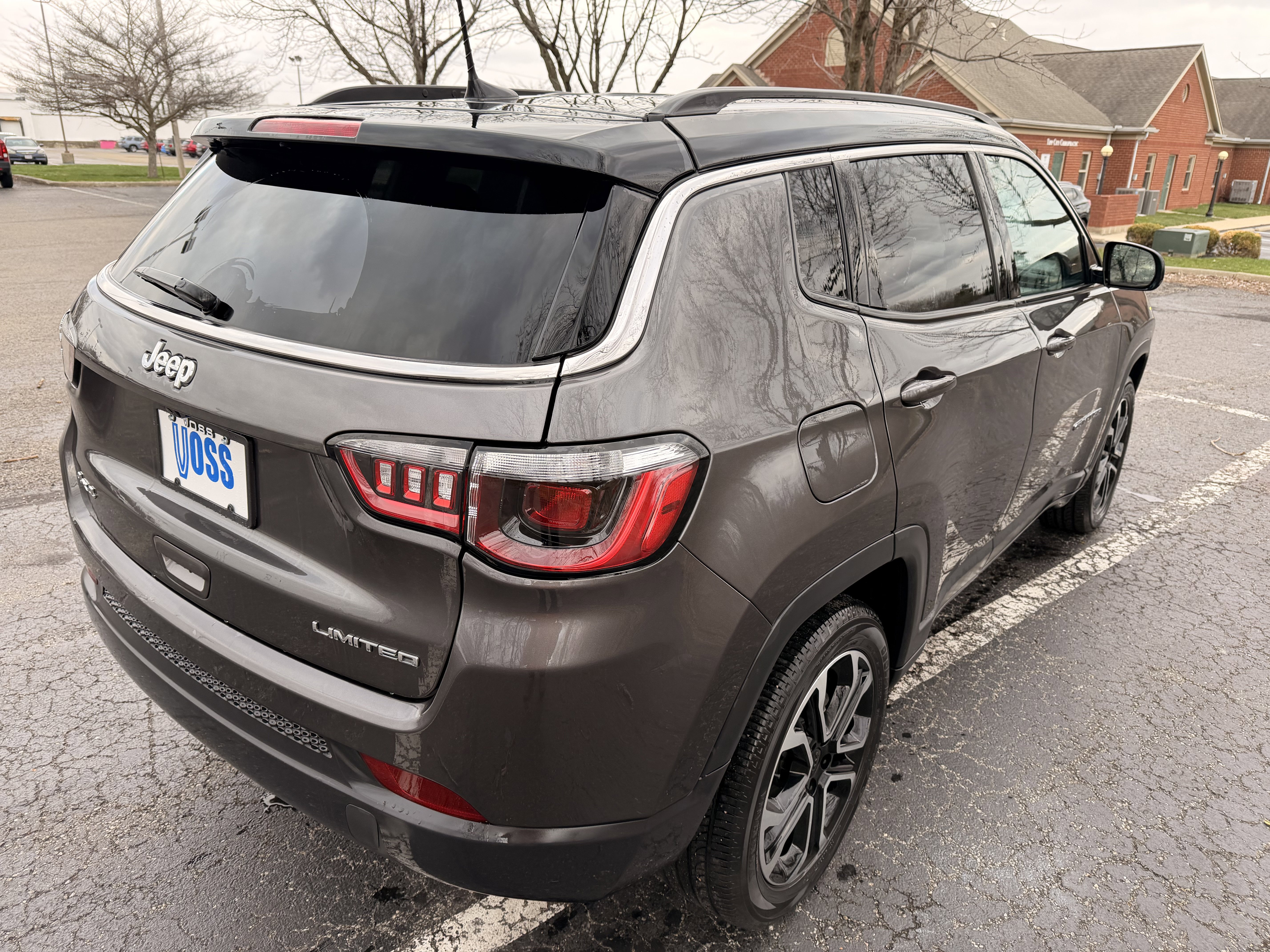 Used 2022 Jeep Compass Limited image 3