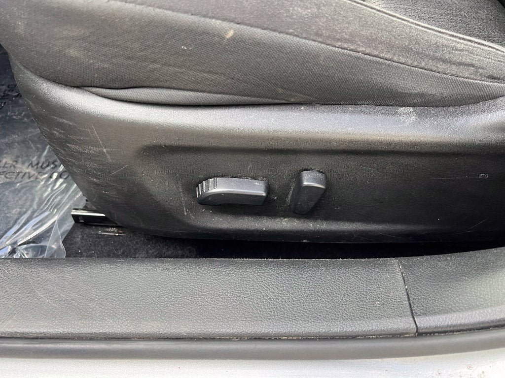 Used 2024 Nissan Altima 2.5 SV FWD image 12