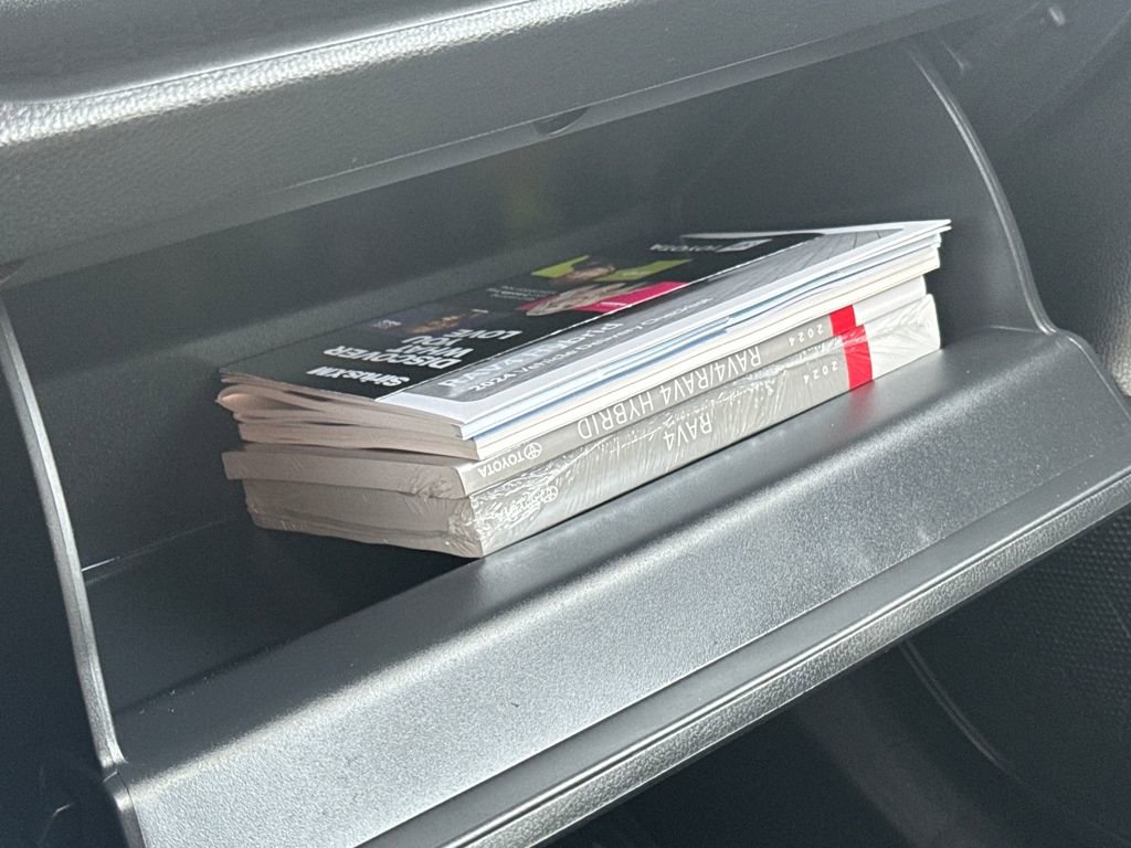 Used 2024 Toyota RAV4 LE image 29