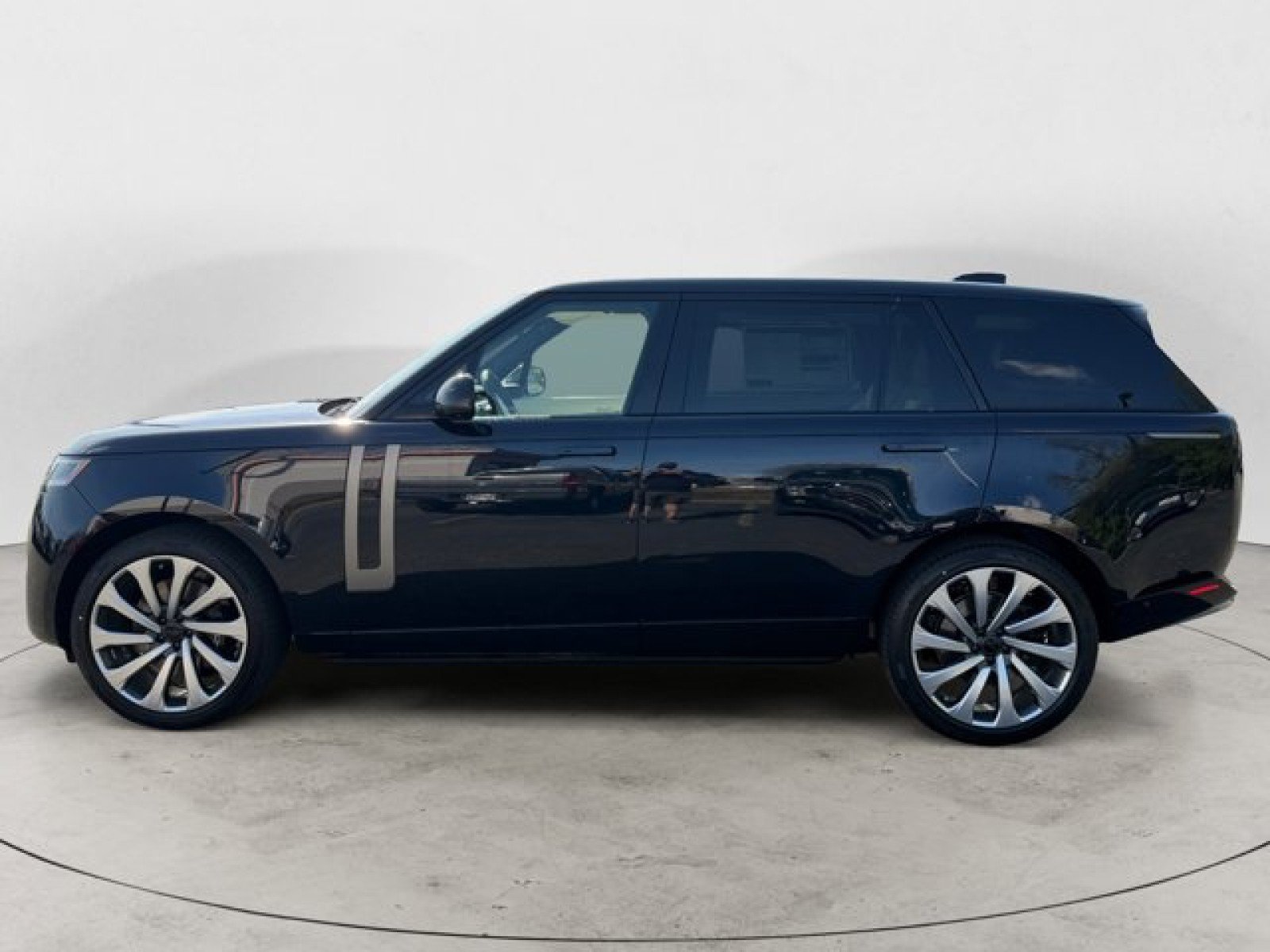 New 2026 Land Rover Range Rover Long Wheelbase SE AWD/4WD image 7
