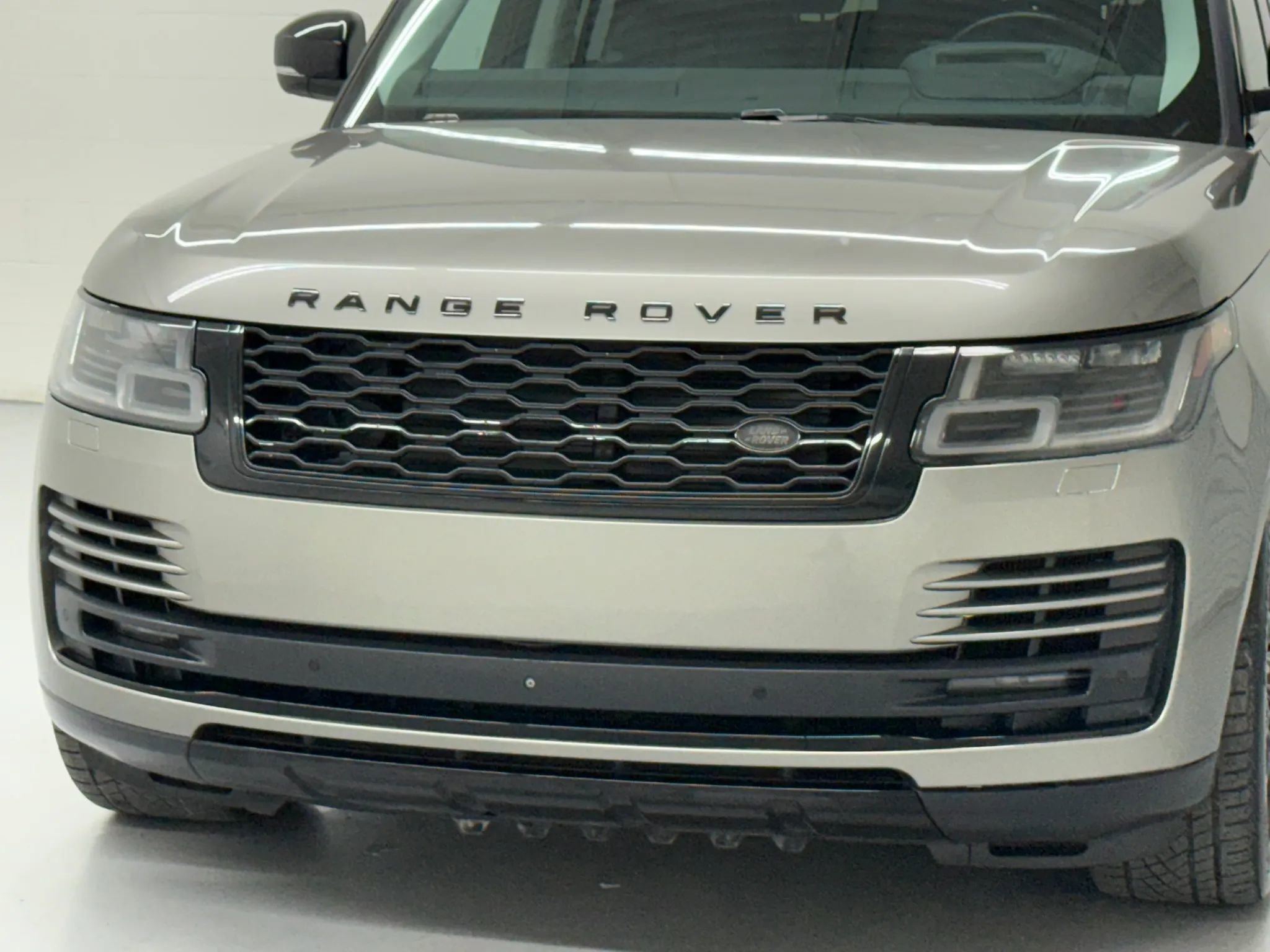 Used 2018 Land Rover Range Rover Supercharged image 11
