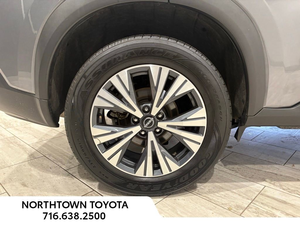 Used 2022 Nissan Rogue SV image 32