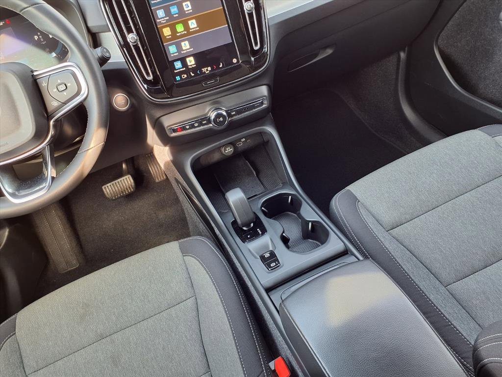 Used 2024 Volvo XC40 B5 Core image 16