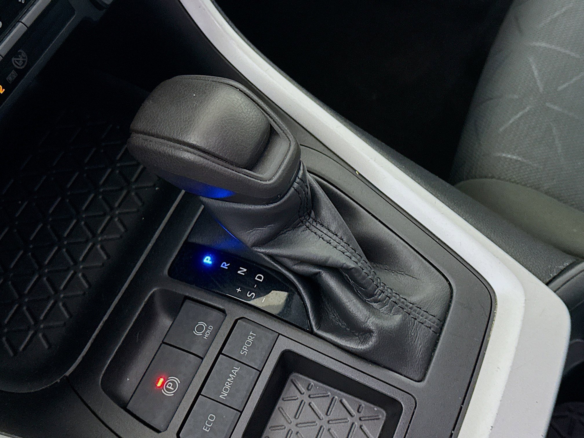 Used 2022 Toyota RAV4 XLE image 20