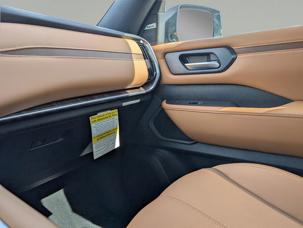 Used 2025 Nissan Armada SL w/ Captain's Chari Seat Package image 34