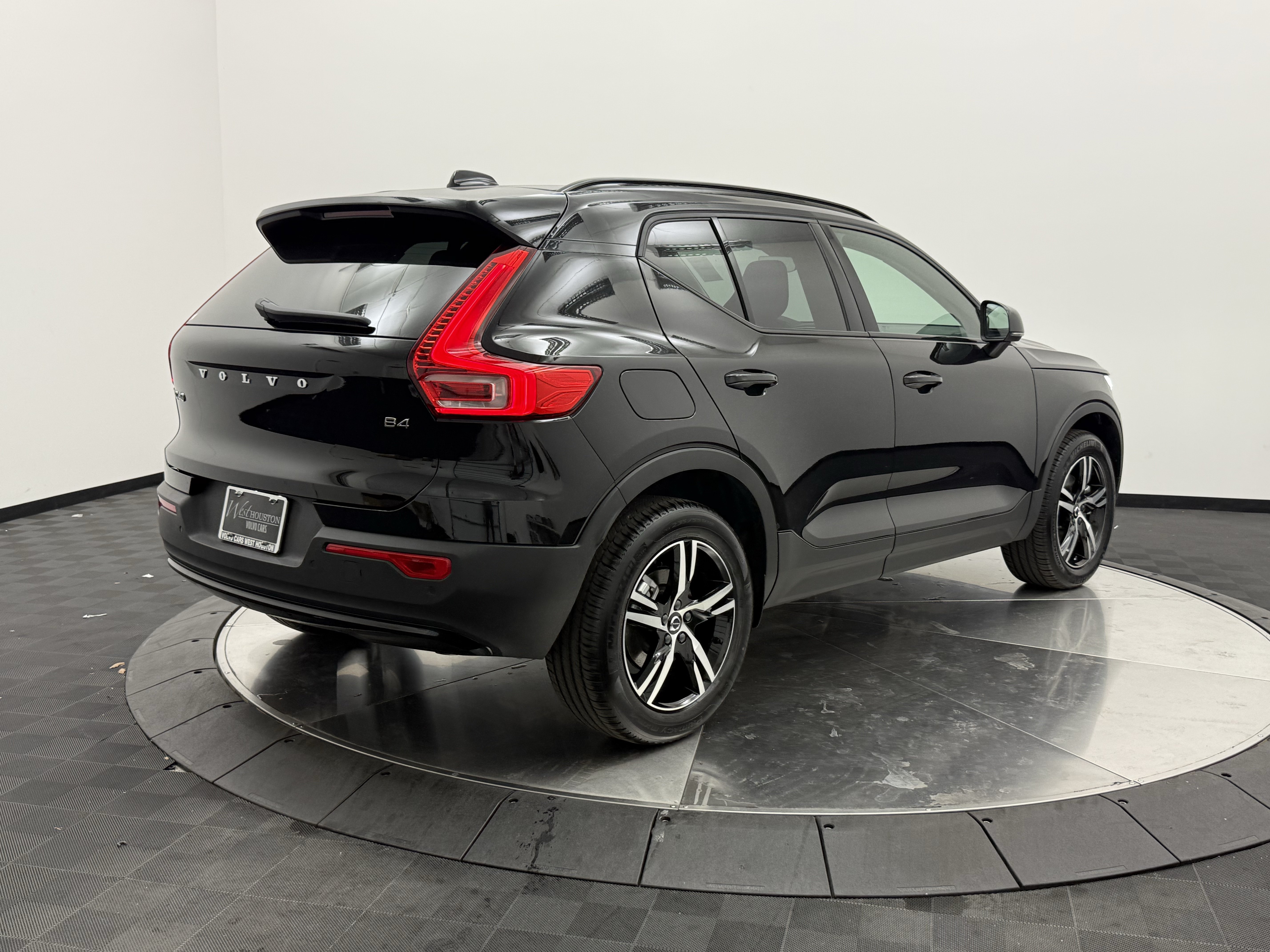 New 2026 Volvo XC40 B4 Core w/ Protection Package Premier FWD image 7
