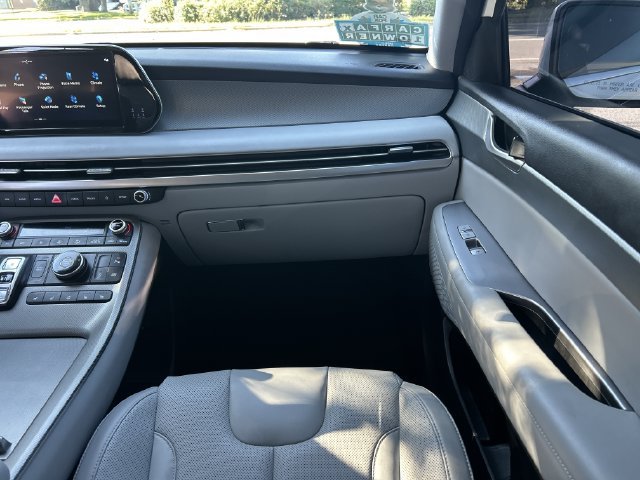 Used 2024 Hyundai Palisade SEL w/ Premium Package FWD image 16