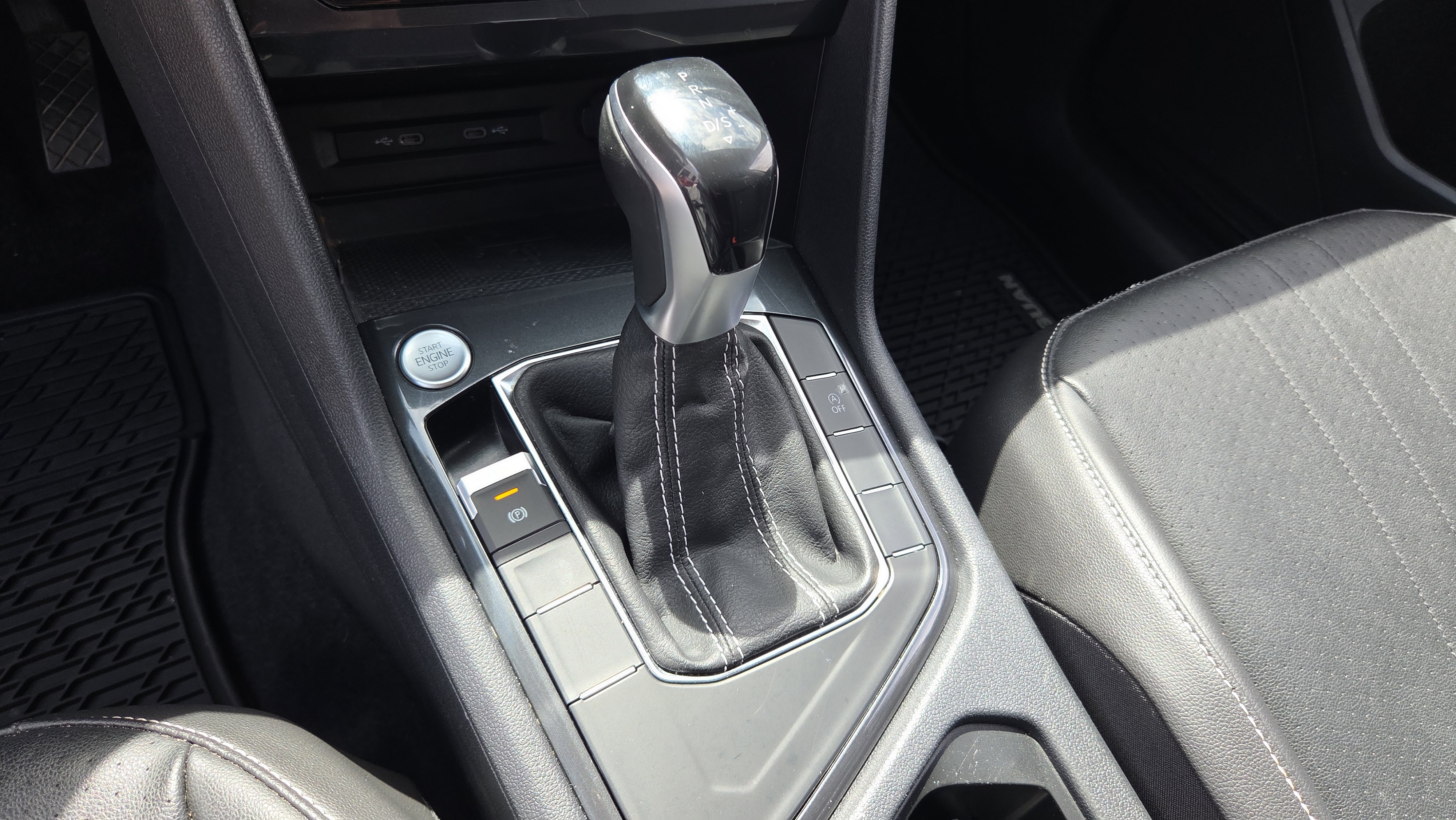 Used 2022 Volkswagen Tiguan SE image 25