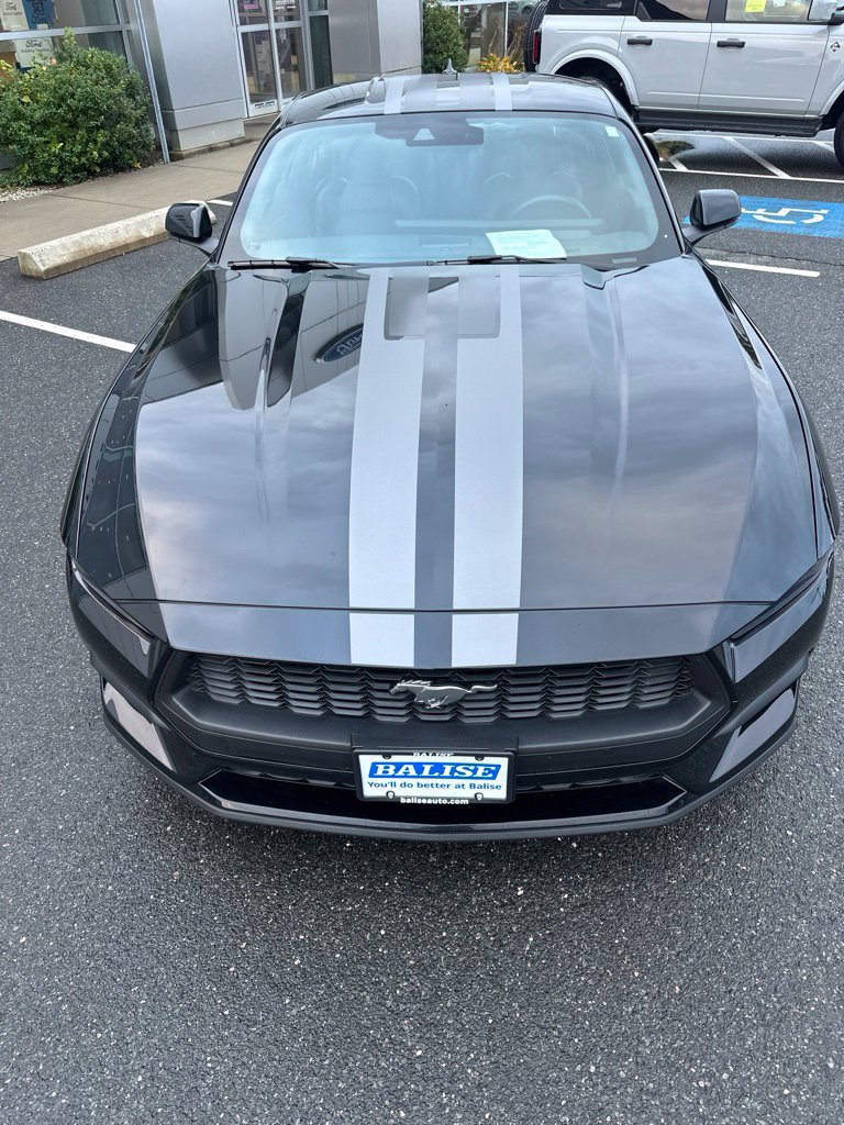 Used 2025 Ford Mustang Premium RWD image 3