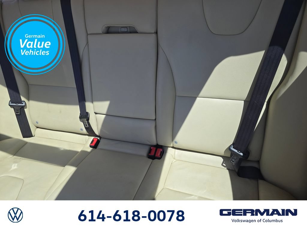 Used 2016 Volvo XC60 T6 w/ Proximity Package FWD image 18