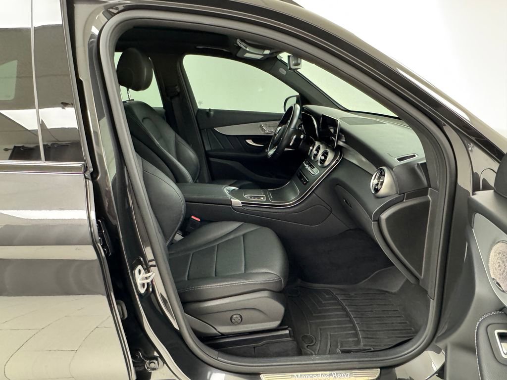 Used 2021 Mercedes-Benz GLC 300 image 13