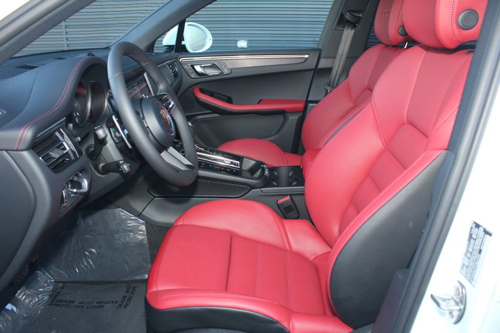 New 2026 Porsche Macan GTS AWD/4WD image 5