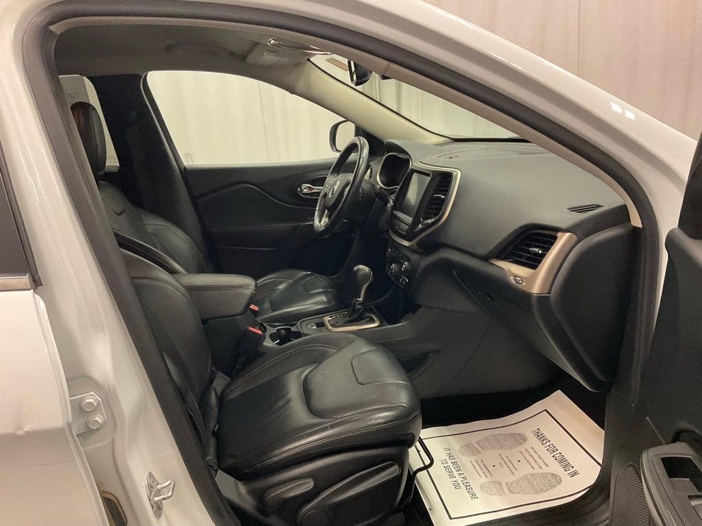 Used 2016 Jeep Cherokee Limited FWD image 30