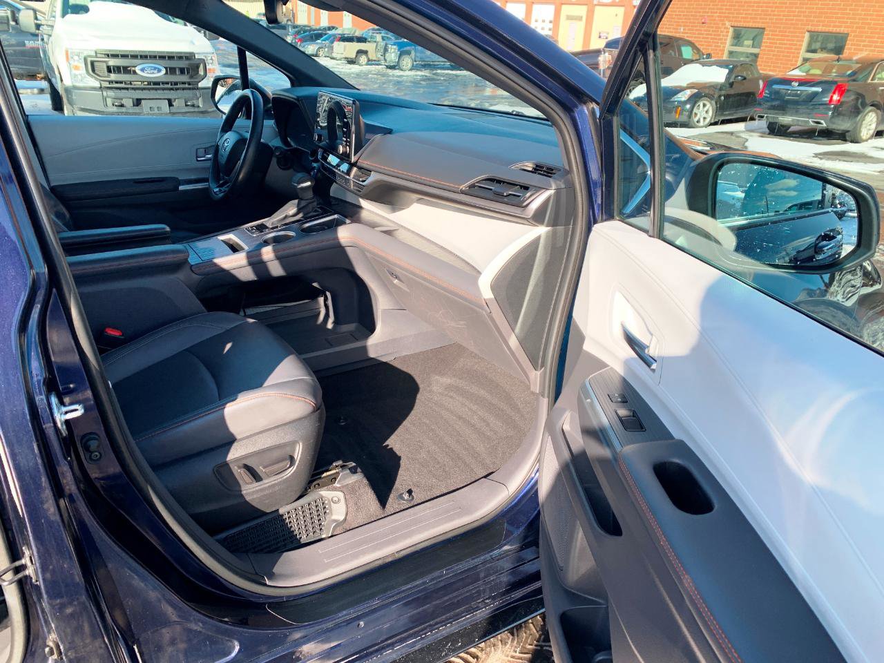 Used 2022 Toyota Sienna XSE image 18