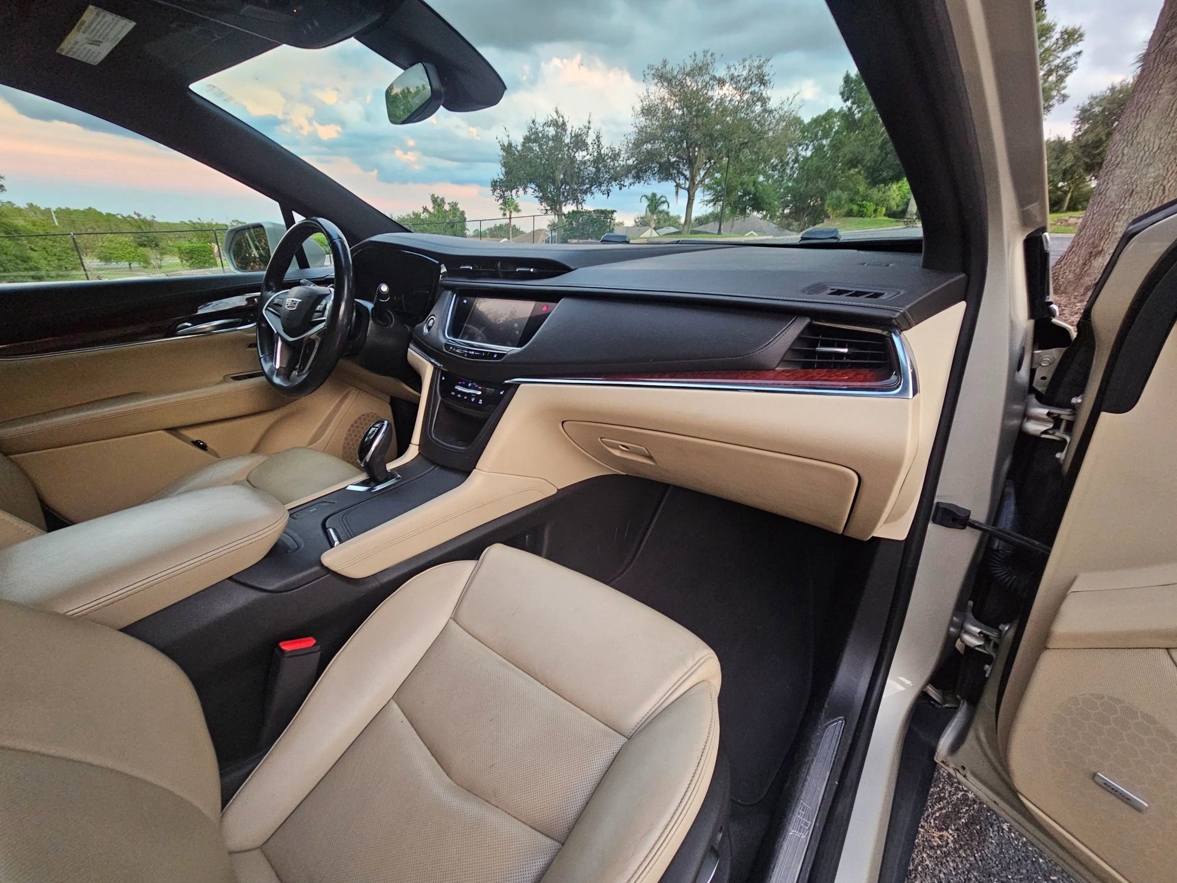 Used 2017 Cadillac XT5 Luxury w/ Driver Awareness Package image 12