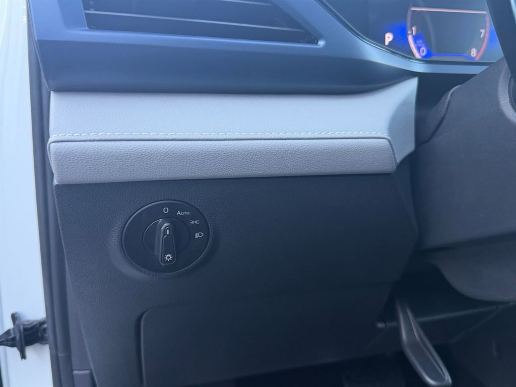 Used 2024 Volkswagen Taos SE image 25