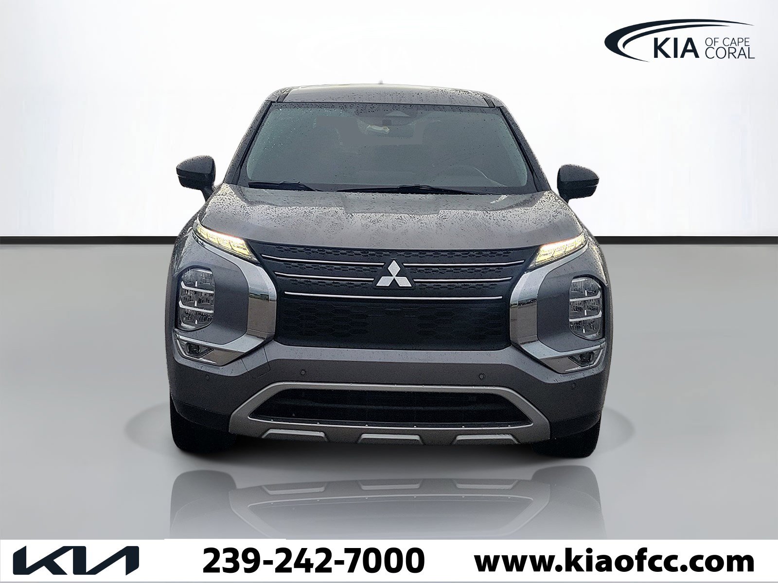 Used 2022 Mitsubishi Outlander SE FWD image 2