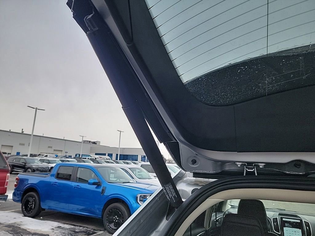 Used 2022 Ford Edge Titanium image 25