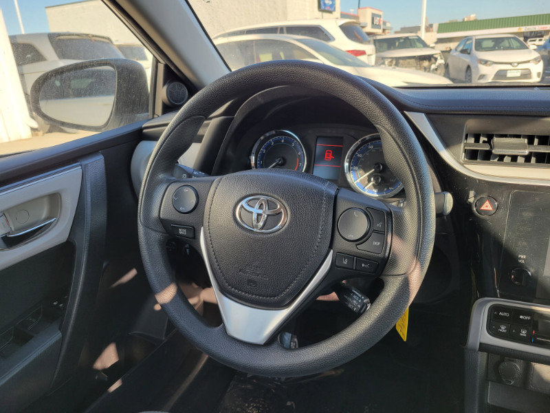 Used 2018 Toyota Corolla LE image 27