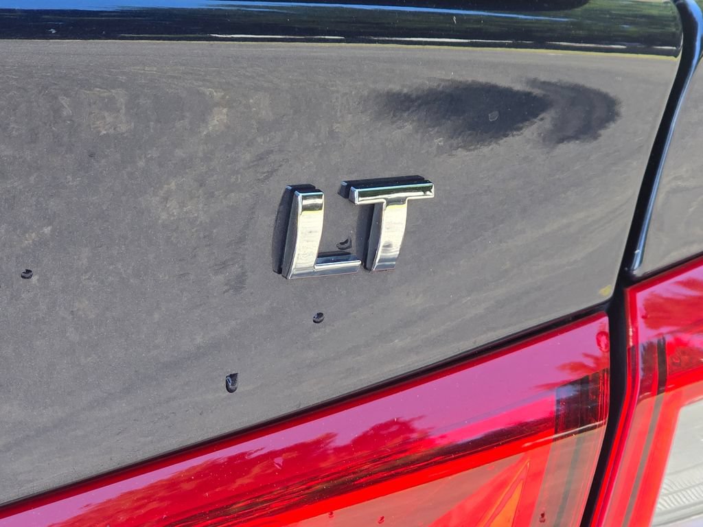 Used 2018 Chevrolet Malibu LT FWD image 16