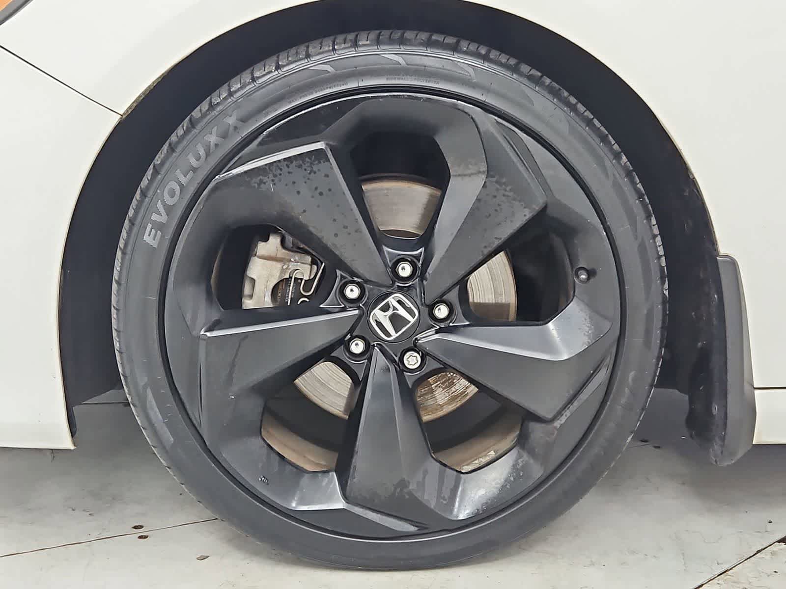 Used 2018 Honda Accord Touring image 13