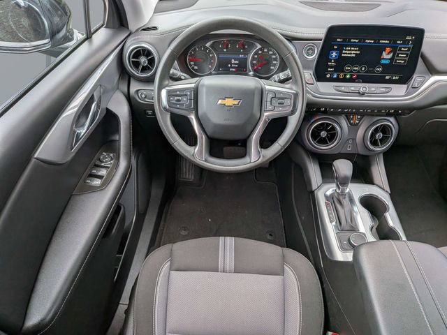 Used 2025 Chevrolet Blazer LT FWD image 16