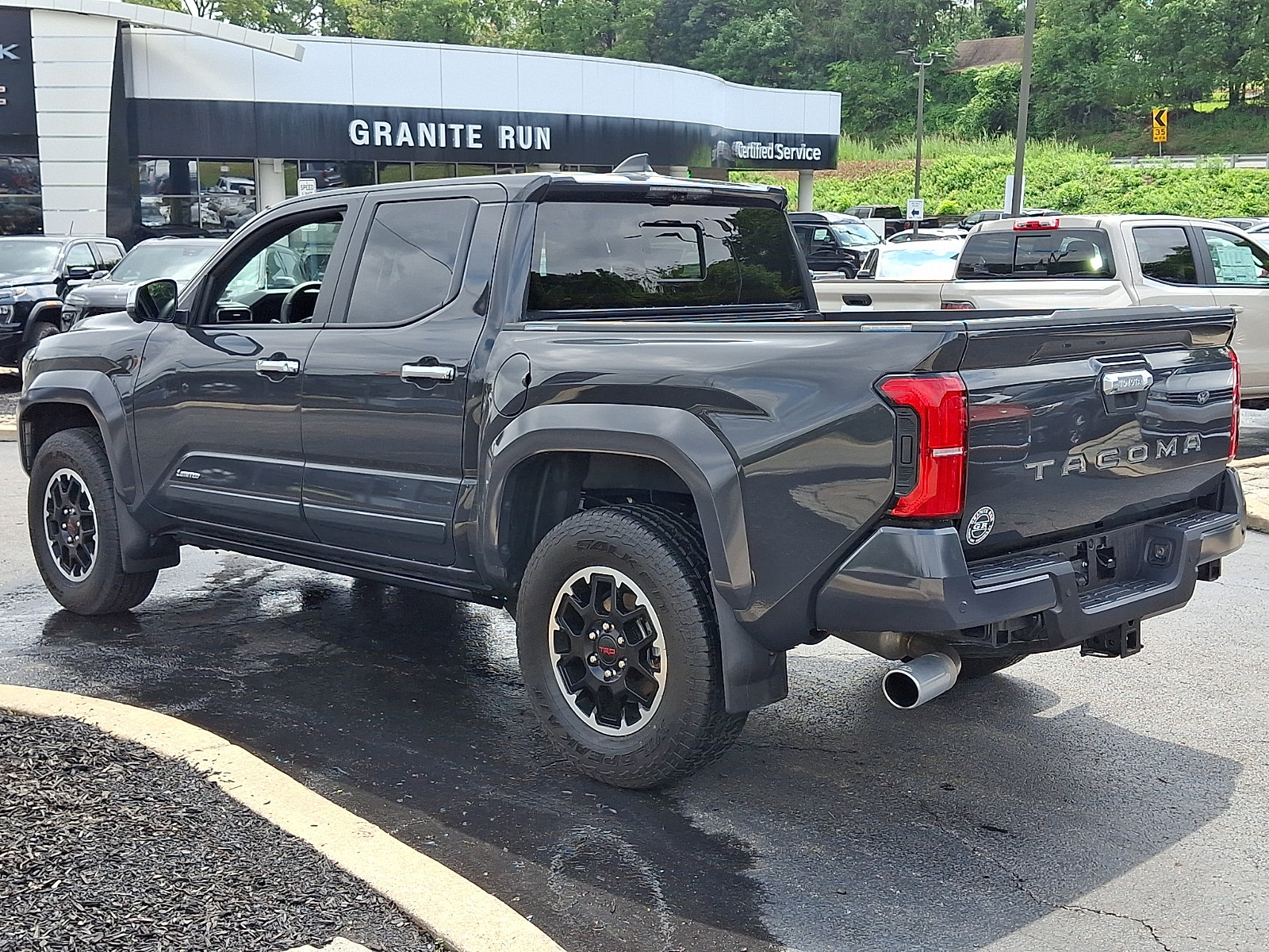 Used 2025 Toyota Tacoma Limited AWD/4WD image 4