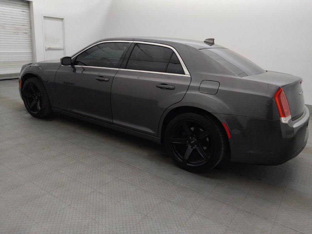 Used 2015 Chrysler 300 Limited RWD image 3