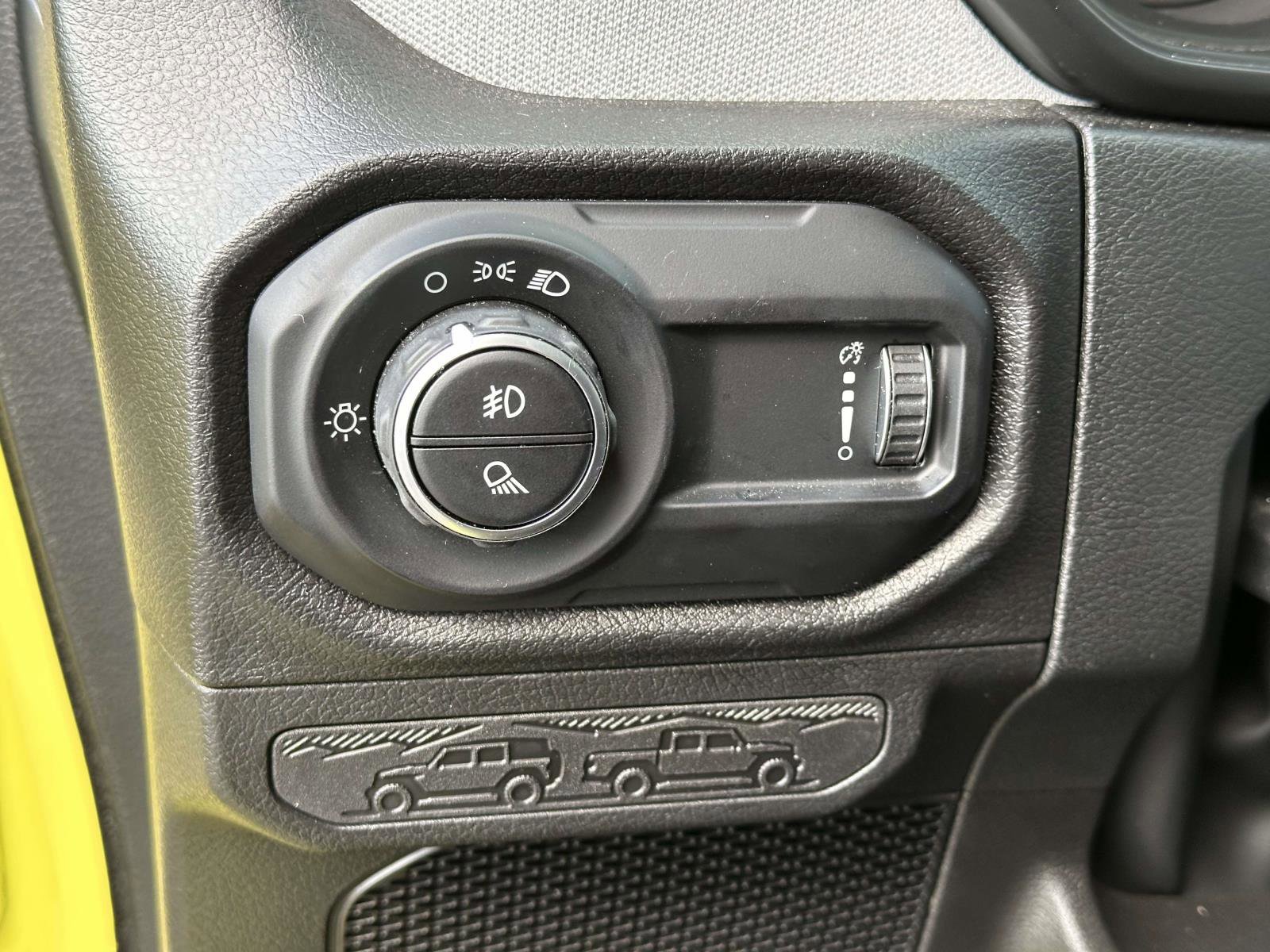 Used 2024 Jeep Gladiator Sport image 19