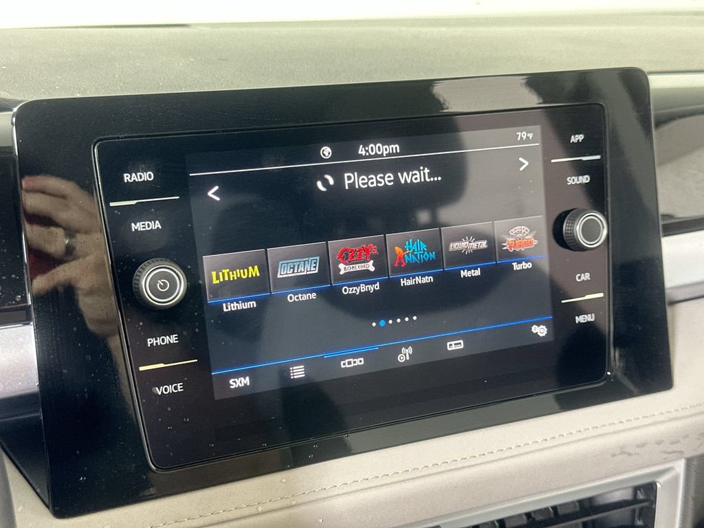 Used 2025 Volkswagen Taos SE FWD image 29