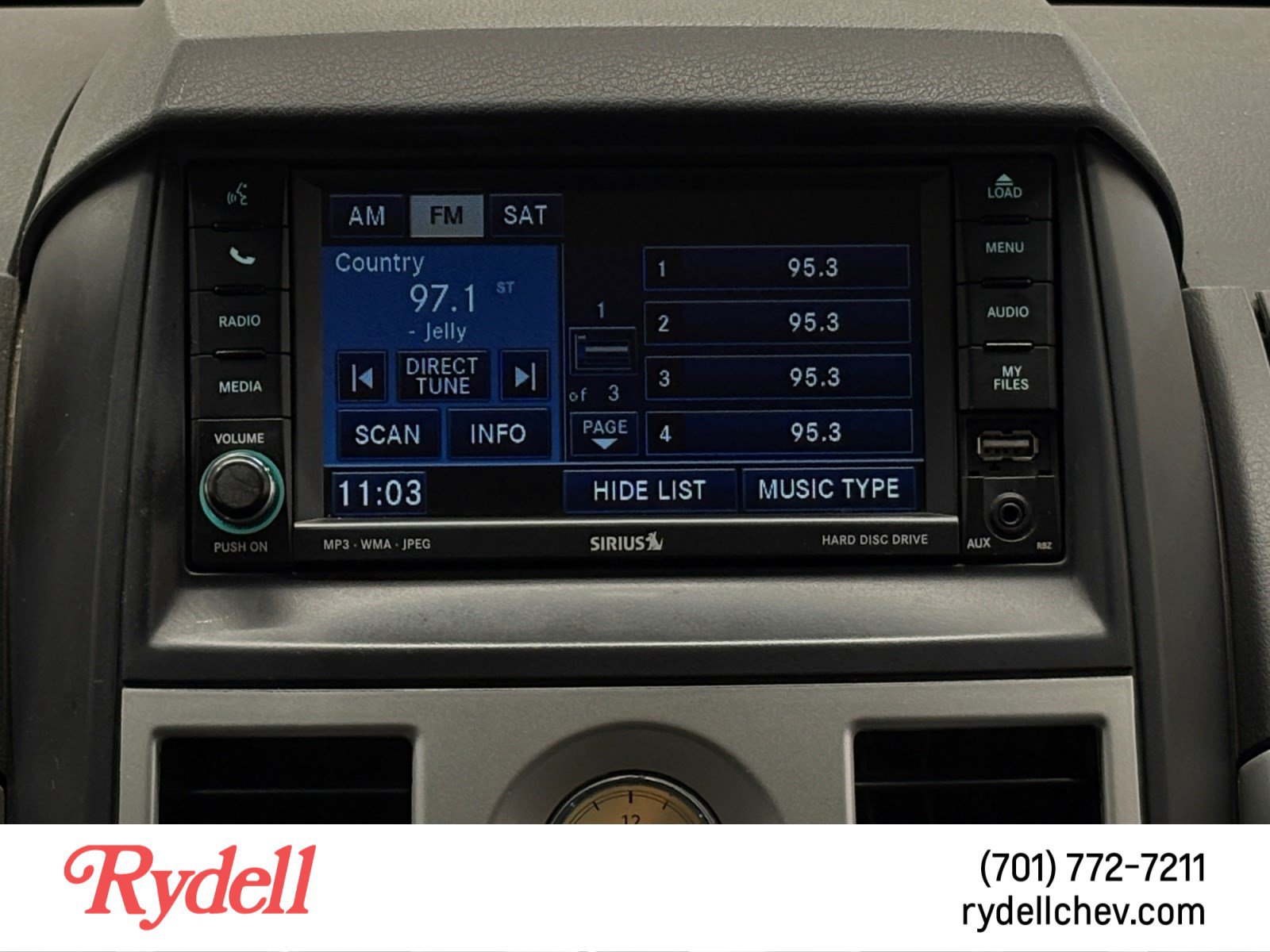 Used 2010 Chrysler Town & Country Touring Plus FWD image 21