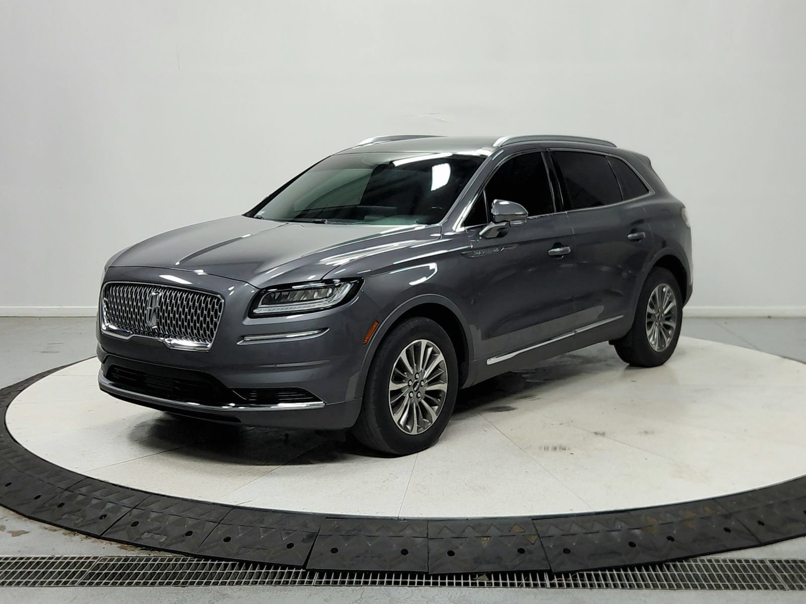 Used 2021 Lincoln Nautilus Reserve FWD image 4