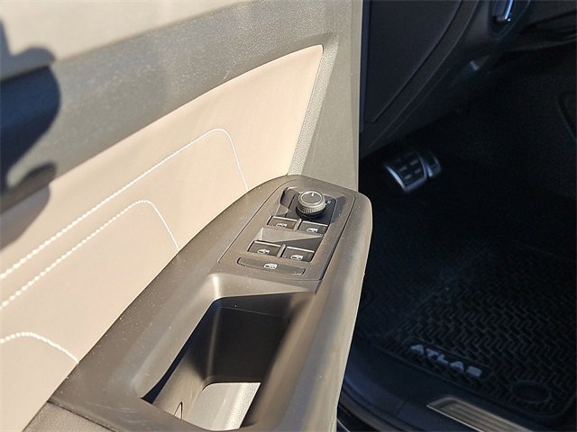 Used 2022 Volkswagen Atlas SEL Premium image 20