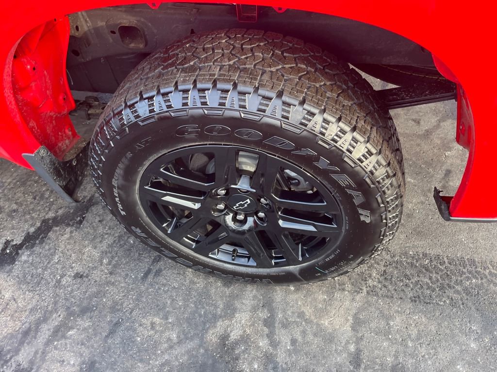 Used 2025 Chevrolet Silverado 1500 Custom w/ Turbomax Blackout Package image 34