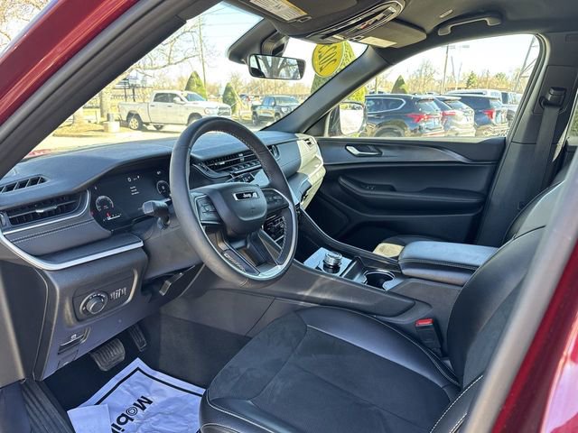 Used 2025 Jeep Grand Cherokee Altitude AWD/4WD image 11