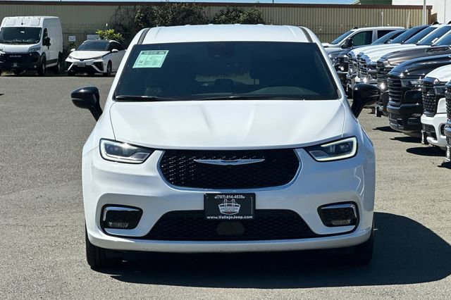 Used 2025 Chrysler Pacifica Select image 9