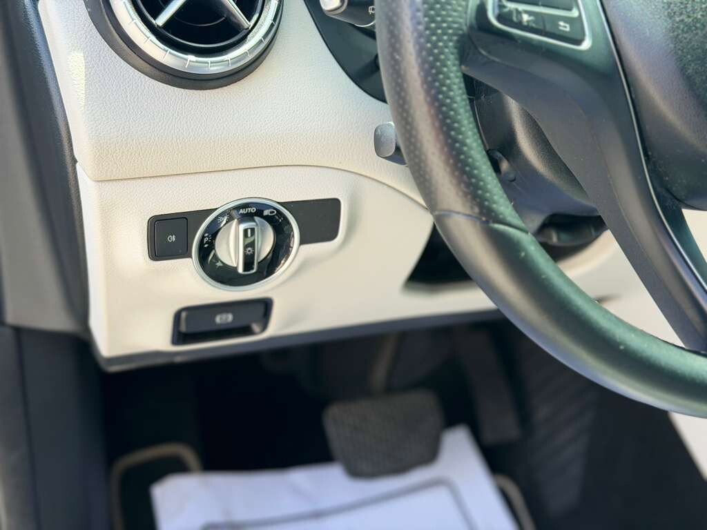 Used 2015 Mercedes-Benz CLA 250 image 12