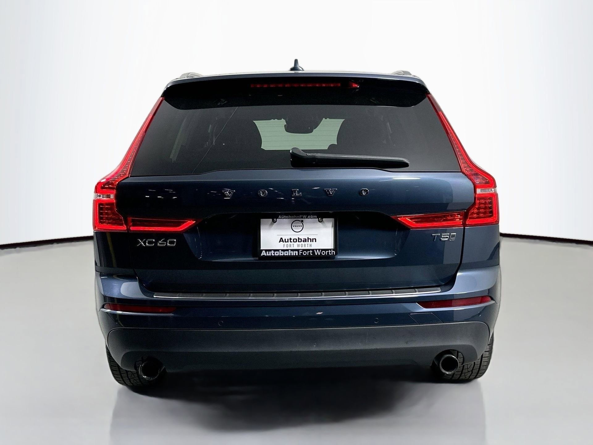 Certified 2018 Volvo XC60 T5 Momentum w/ Convenience Package image 7