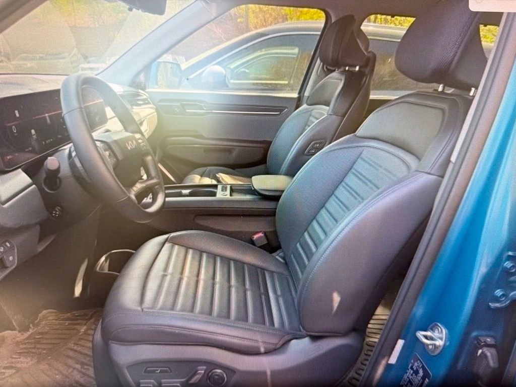 Used 2024 Kia EV9 Land AWD/4WD image 3