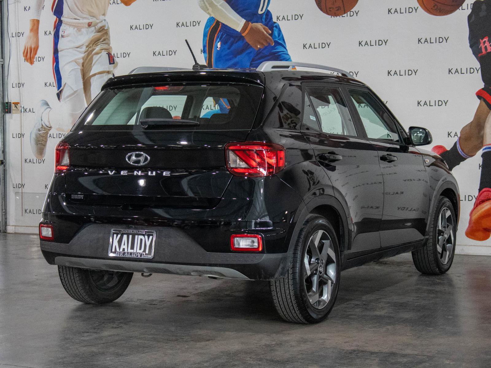 Used 2025 Hyundai Venue SEL image 25