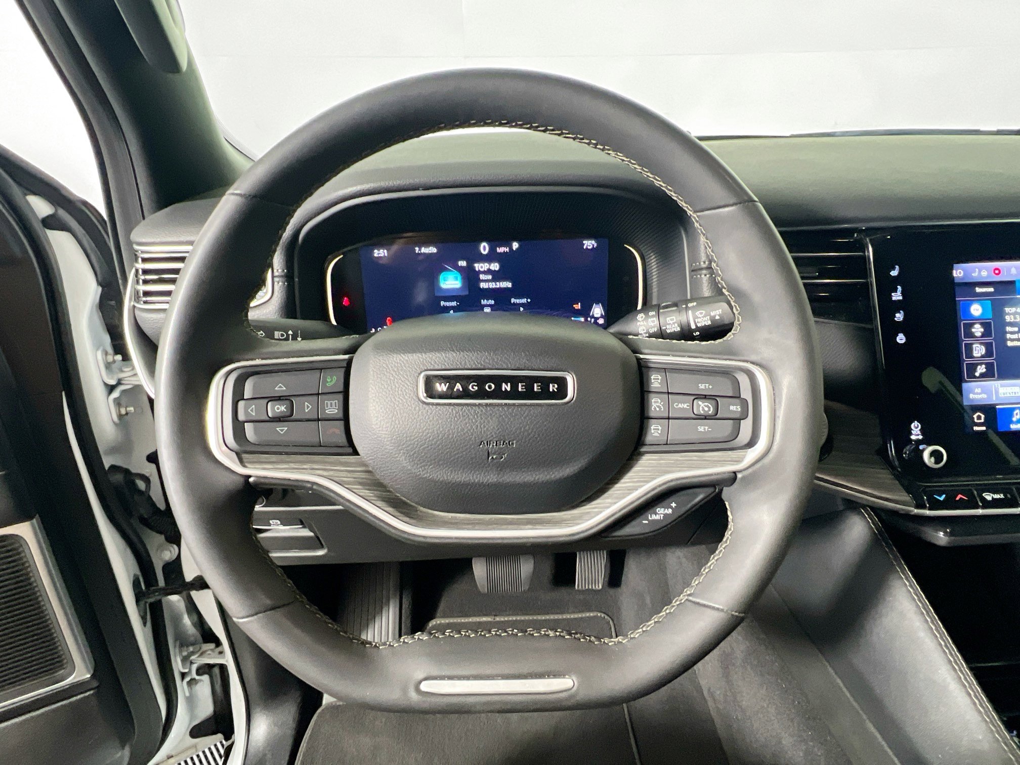 Used 2024 Jeep Wagoneer Series III AWD/4WD image 17