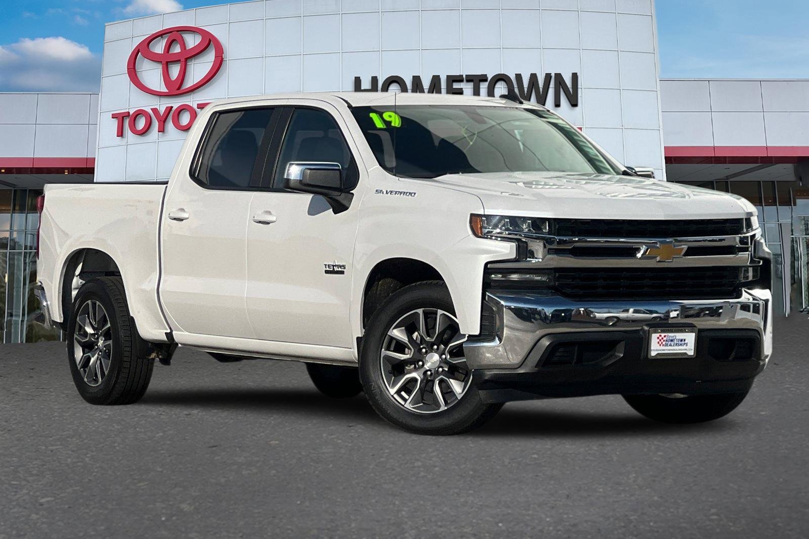 Used 2019 Chevrolet Silverado 1500 LT w/ Texas Edition image 2