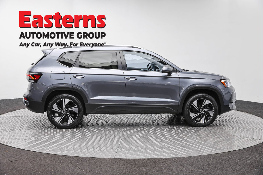Used 2025 Volkswagen Taos SE AWD/4WD image 5