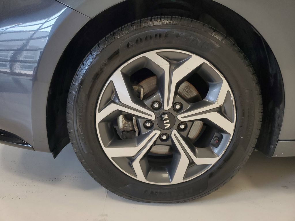 Used 2021 Kia Forte LXS FWD image 5